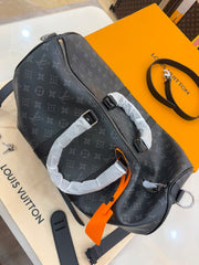 Louis Vuitton Keepall Bandoulière in Monogram bag