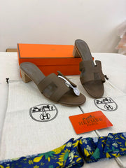 Hermès Oasis sandals in the Etoupe shade