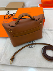 Hermès 24/24 21 bag in gold leather