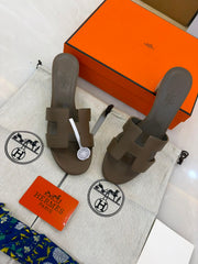 Hermès Oasis sandals in the Etoupe shade