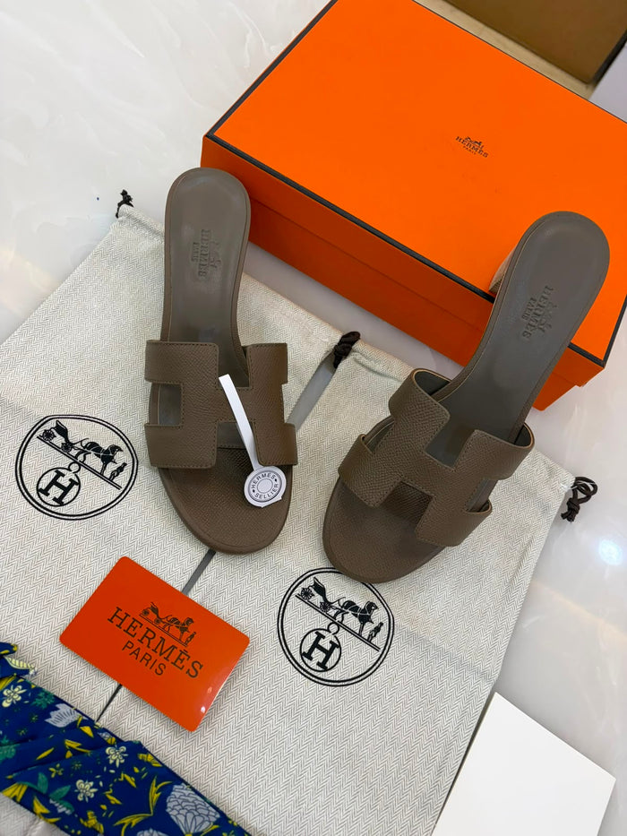 Hermès Oasis sandals in the Etoupe shade