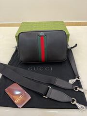 Crossbody bag in black leather by Gucci