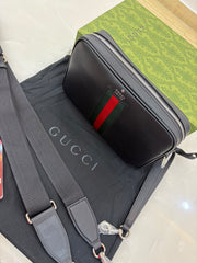 Crossbody bag in black leather by Gucci