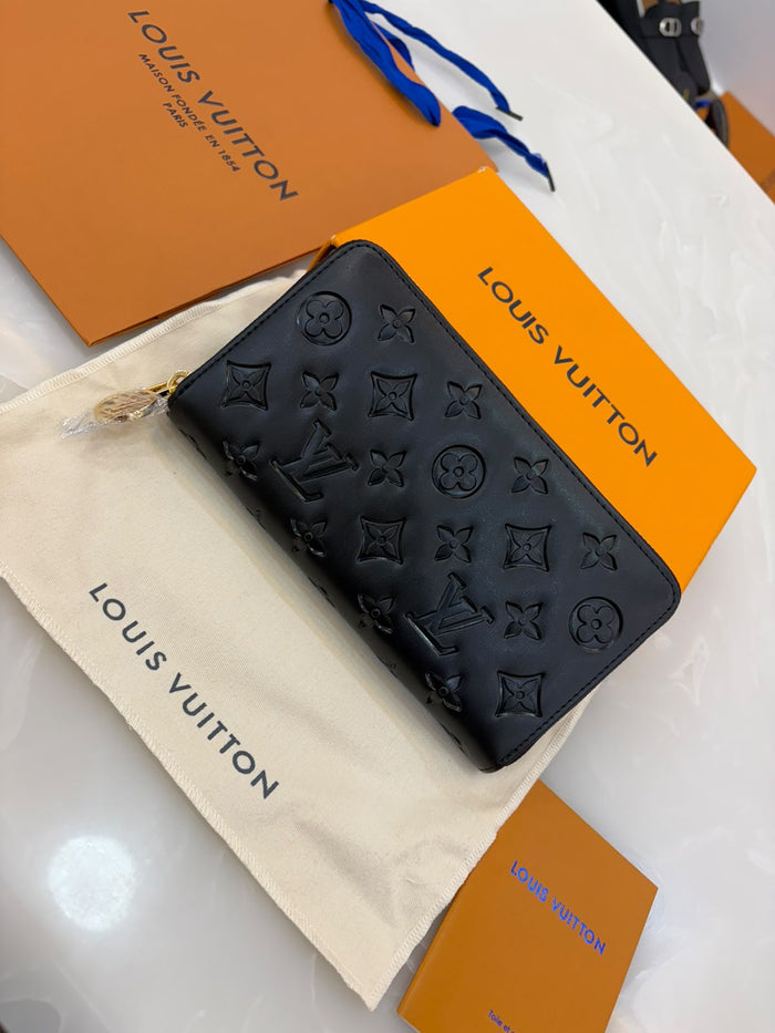 Louis Vuitton Coussin Zippy Wallet in black,