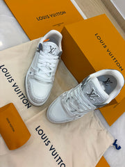 Louis Vuitton Trainer sneakers in a white and grey