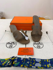 Hermès Oasis sandals in the Etoupe shade