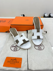 White Hermès Oasis sandals